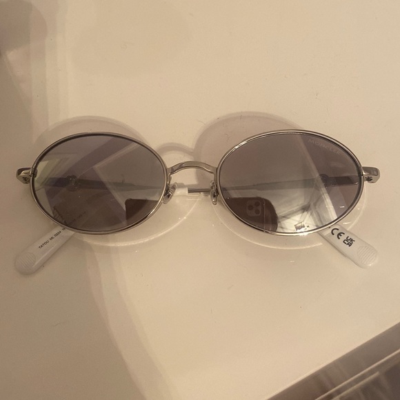 Moncler sunglasses - Picture 1 of 4